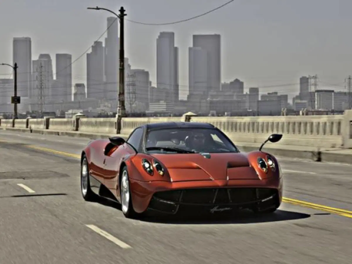 Pagani Huayra: immagini e video della supercar modenese (3)