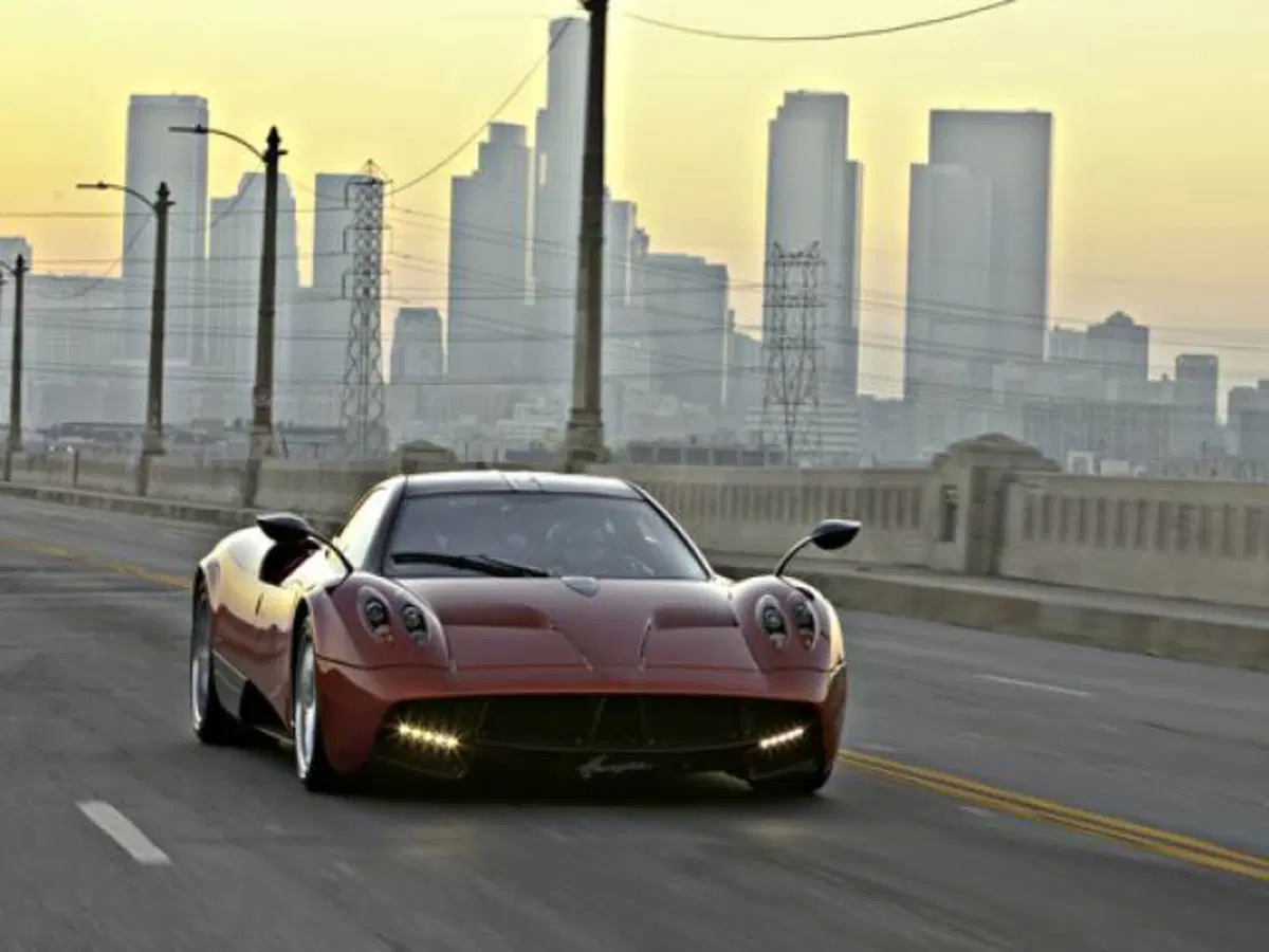 Pagani Huayra: immagini e video della supercar modenese (4)
