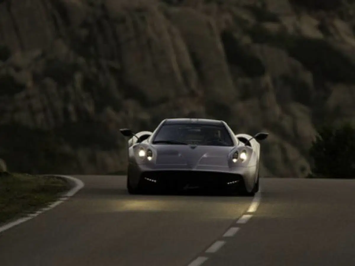 Pagani Huayra: immagini e video della supercar modenese (5)