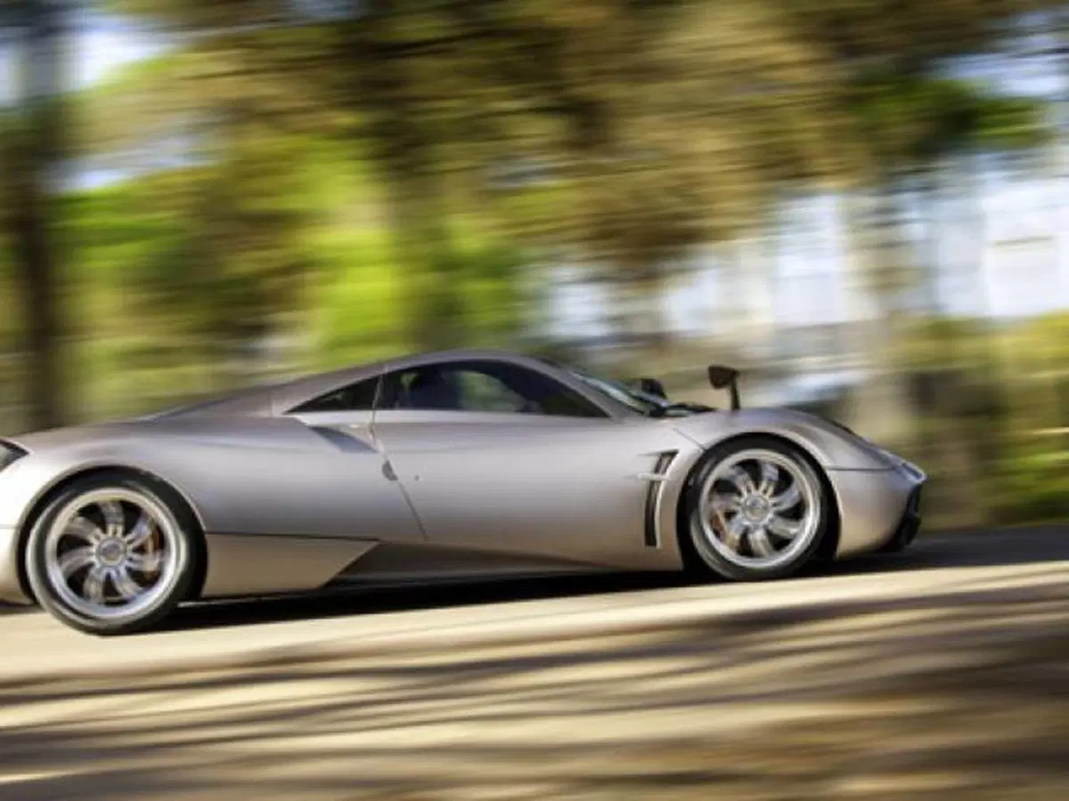 Pagani Huayra: immagini e video della supercar modenese (6)