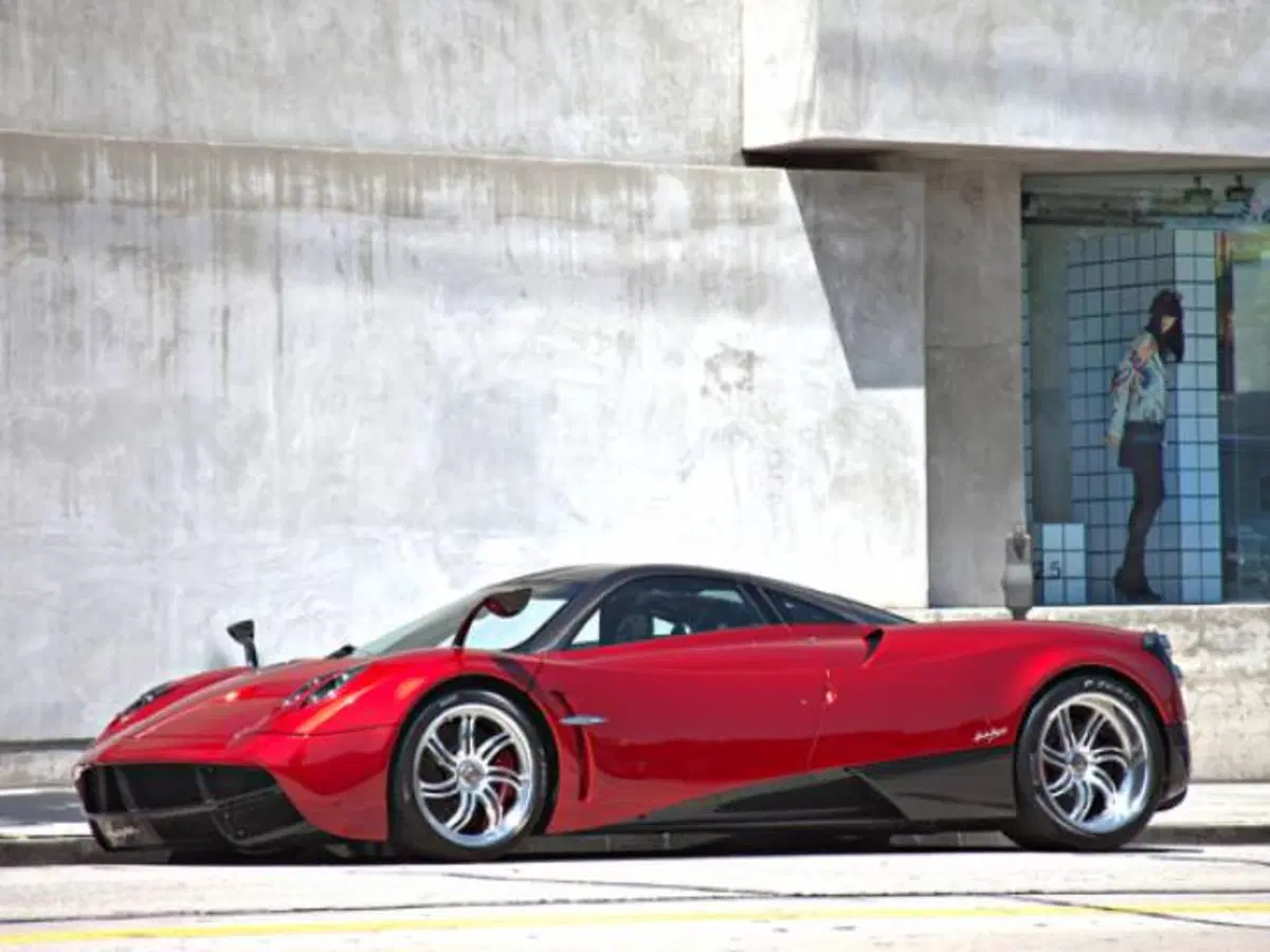 Pagani Huayra: immagini e video della supercar modenese (9)