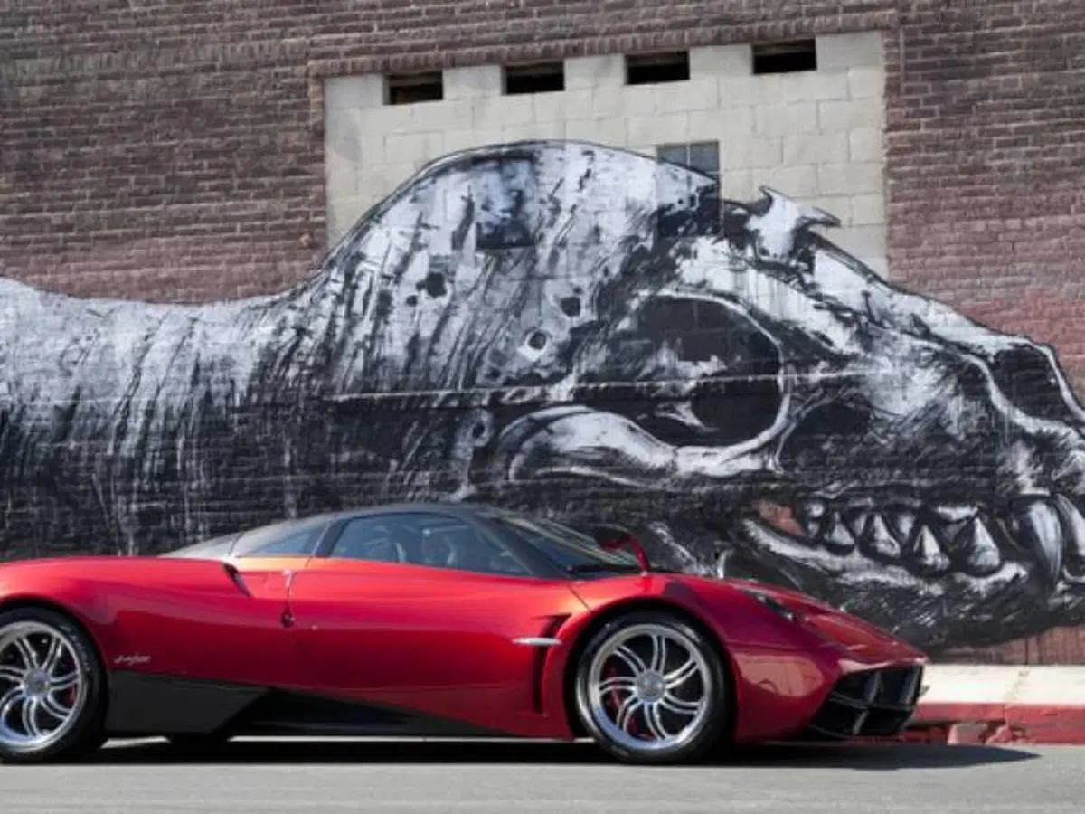 Pagani Huayra: immagini e video della supercar modenese (10)