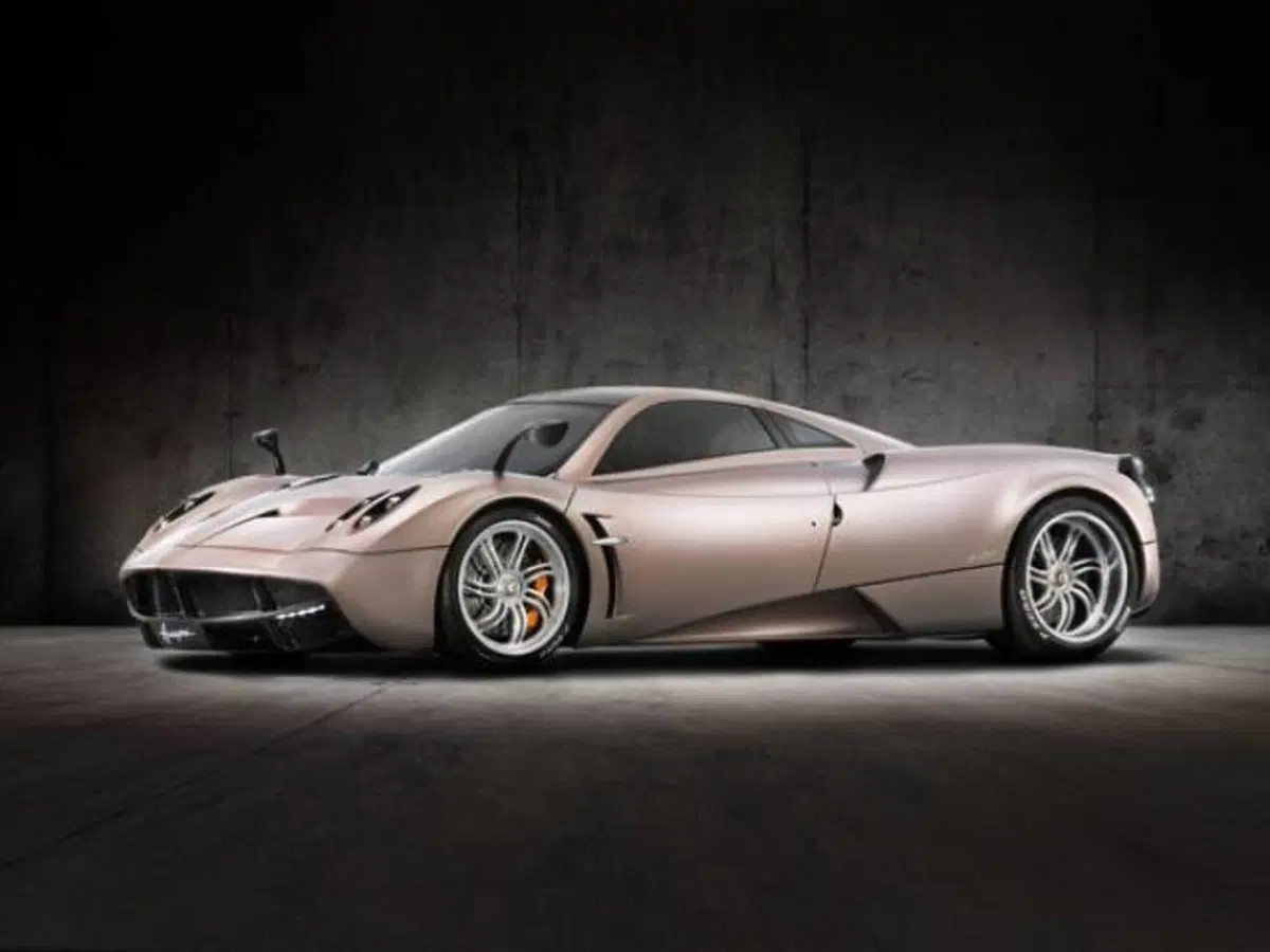 Pagani Huayra: immagini e video della supercar modenese (14)