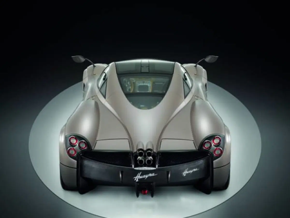 Pagani Huayra: immagini e video della supercar modenese (15)