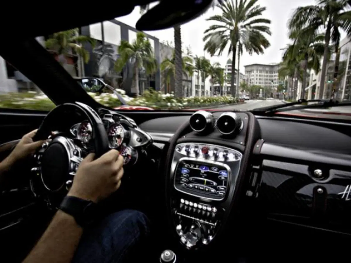 Pagani Huayra: immagini e video della supercar modenese (17)