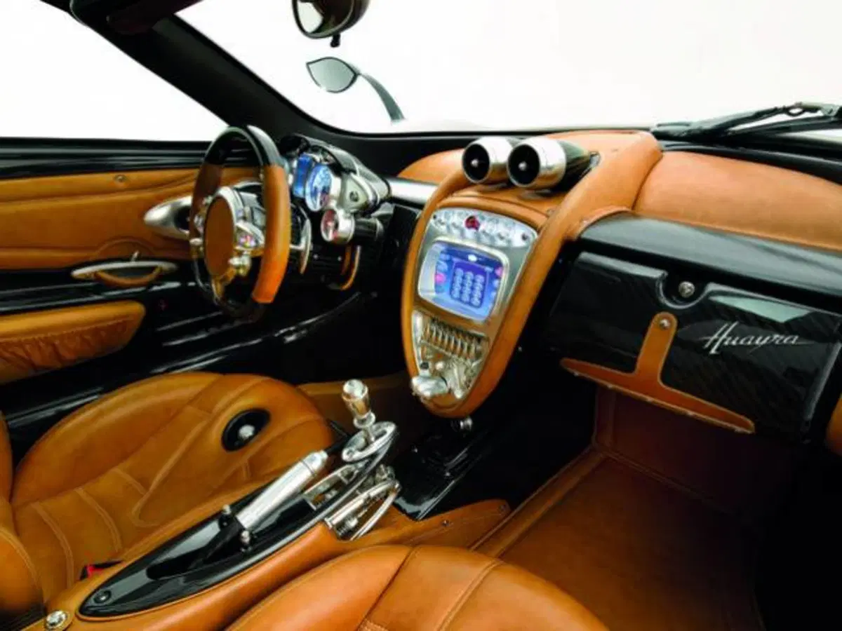 Pagani Huayra: immagini e video della supercar modenese (18)