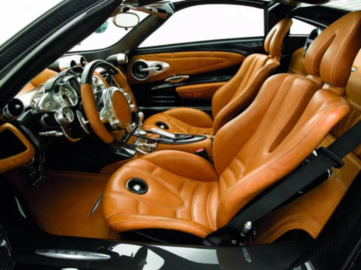 Pagani Huayra: immagini e video della supercar modenese (19)