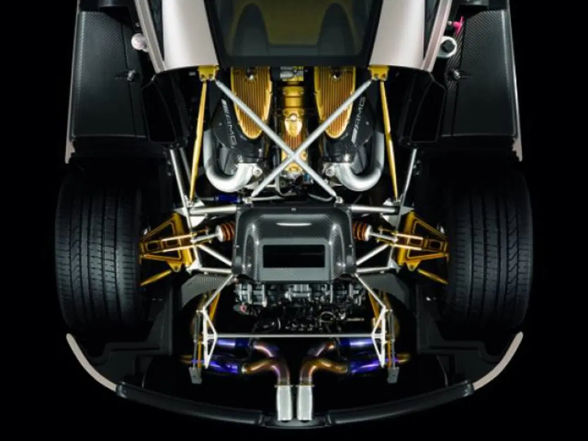 Pagani Huayra: immagini e video della supercar modenese (20)