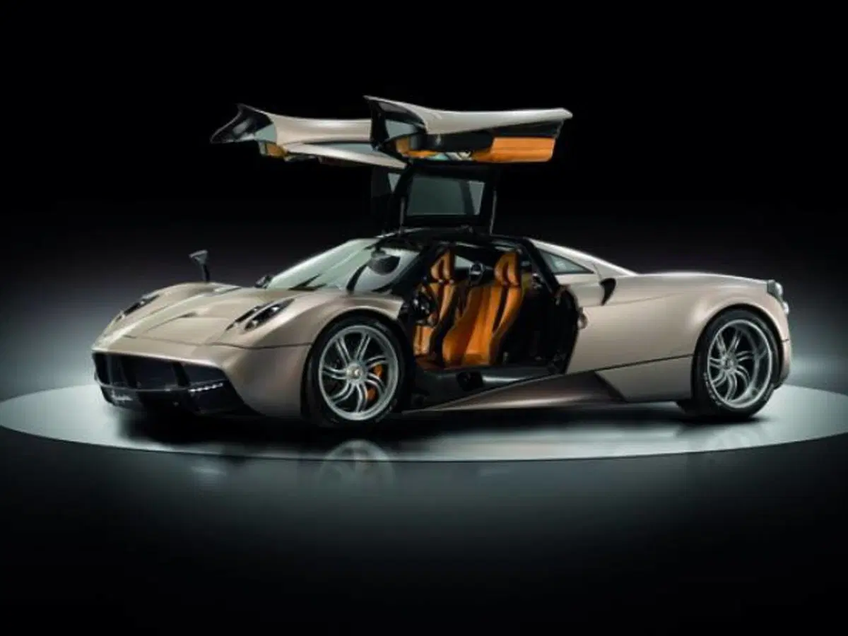 Pagani Huayra: immagini e video della supercar modenese (22)