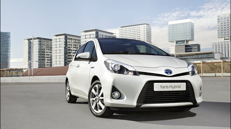 Toyota Yaris Hybrid: arriver&agrave; in estate