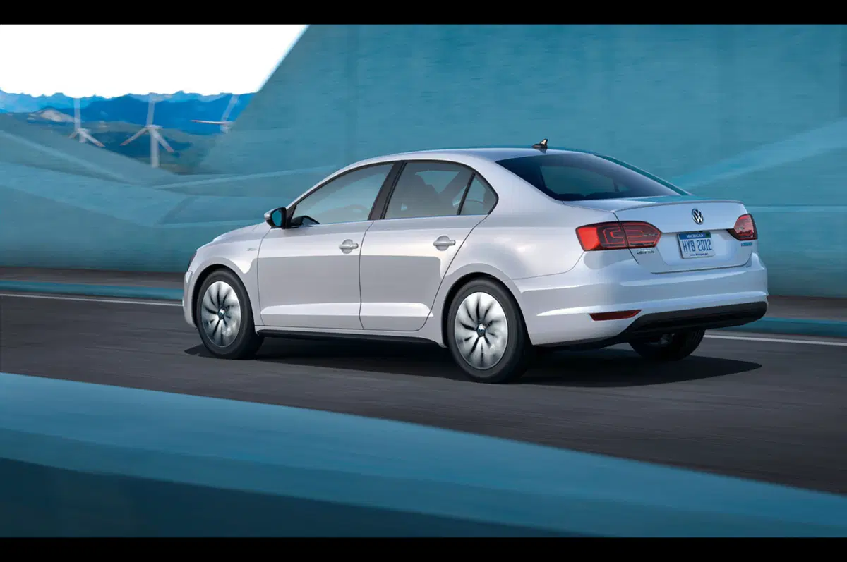 Volkswagen Jetta Hybrid: la prima berlina ibrida di Wolfsburg (3)