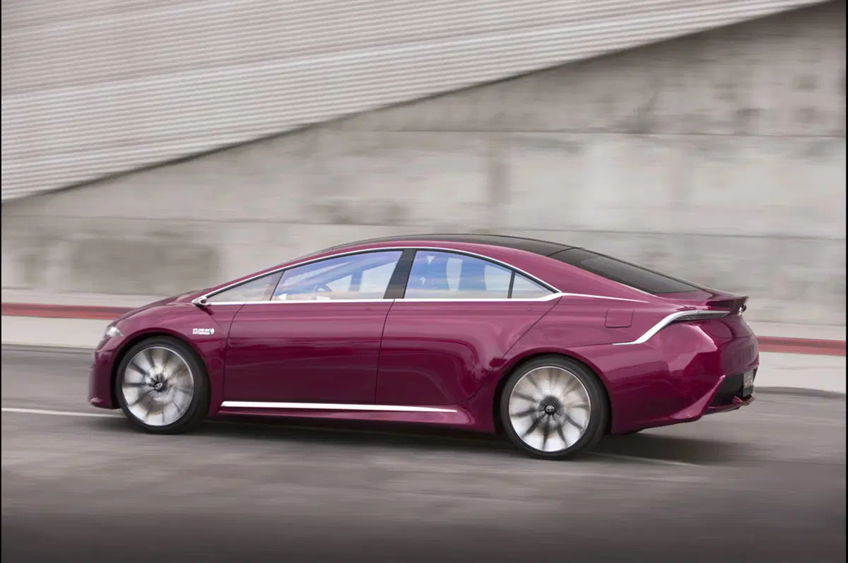 Toyota NS4 Advanced Plug-in Hybrid Concept (2)