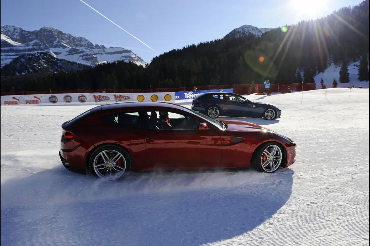 Ferrari: uno slalom molto speciale per Alonso e Massa (4)