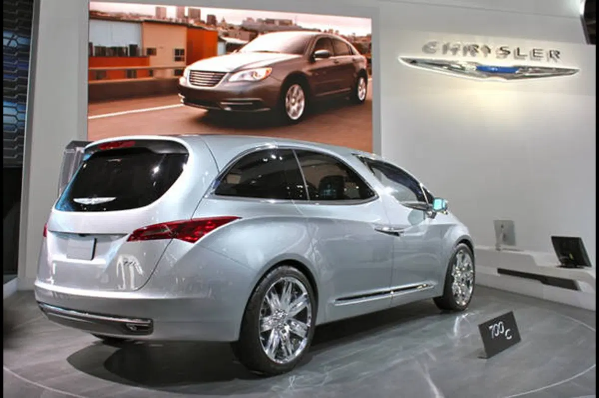 Chrysler 700C (2)