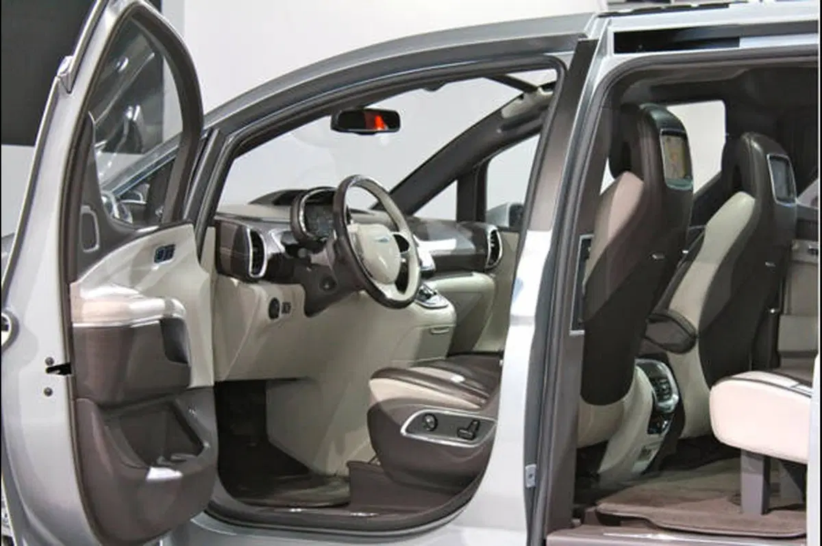 Chrysler 700C (4)