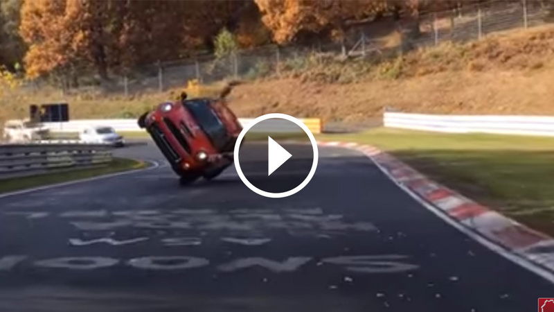 N&uuml;rburgring, record su due ruote per una Mini [Video]