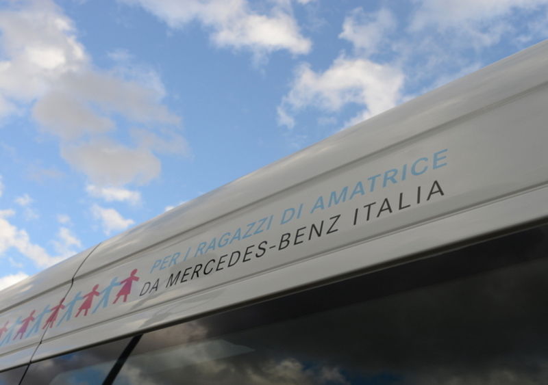 Emergenza sisma, Mercedes dona scuolabus e truck ad Amatrice e Accumoli