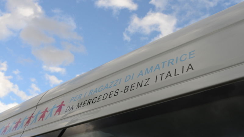 Emergenza sisma, Mercedes dona scuolabus e truck ad Amatrice e Accumoli