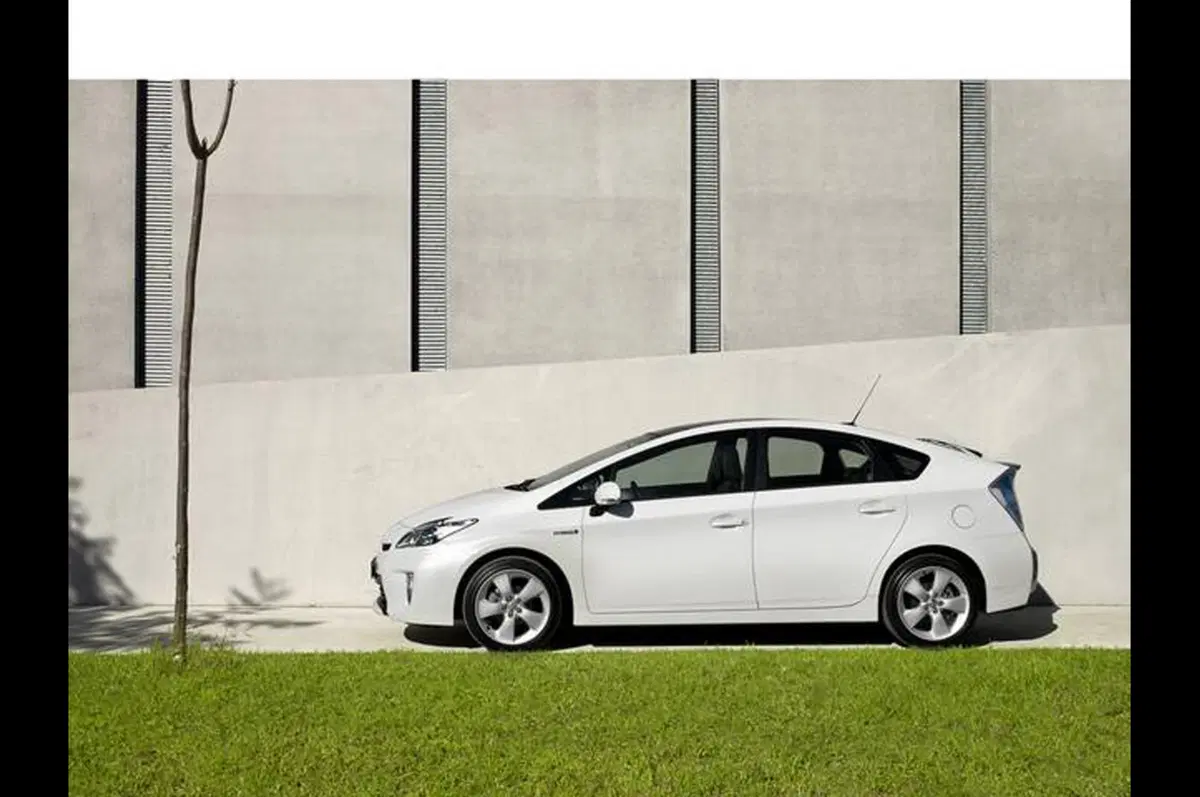 Toyota Prius 2012 al debutto in Europa (7)
