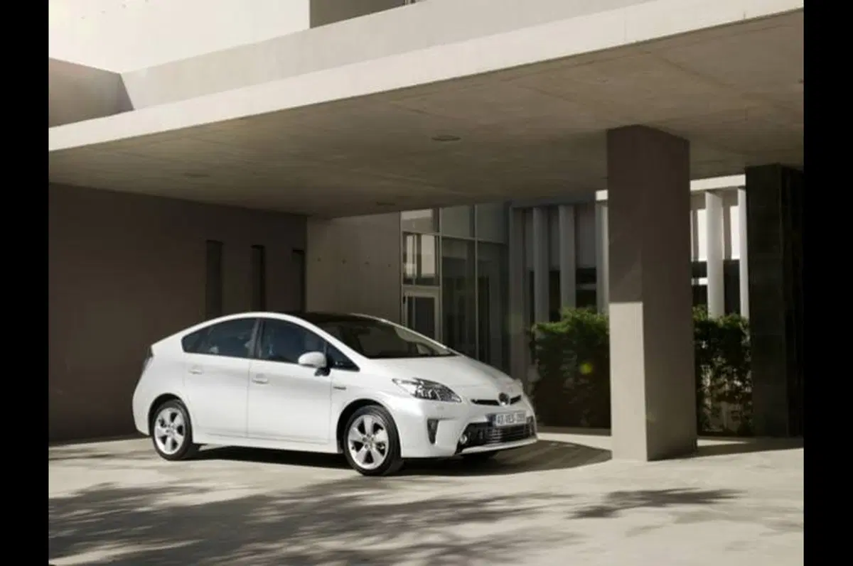 Toyota Prius 2012 al debutto in Europa (8)
