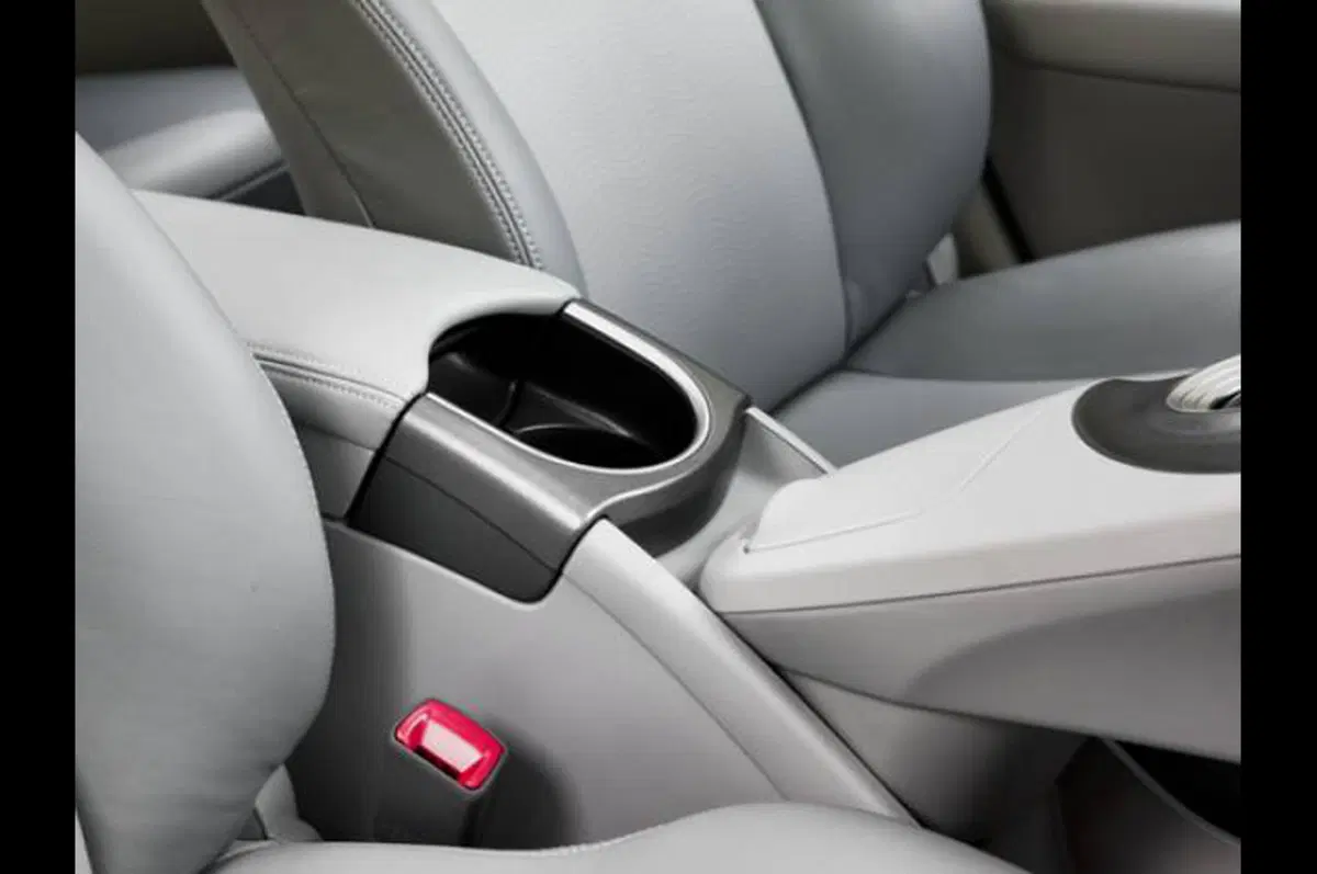 Toyota Prius 2012 al debutto in Europa (12)