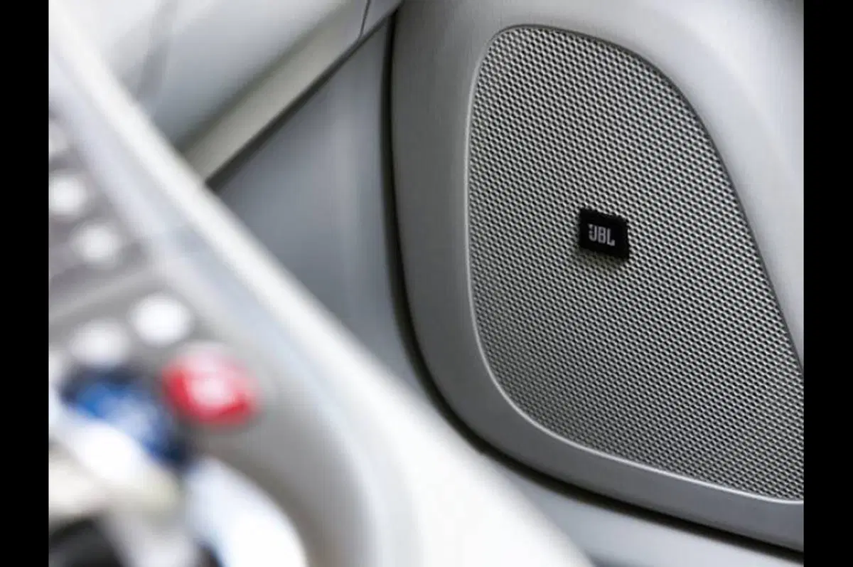 Toyota Prius 2012 al debutto in Europa (13)