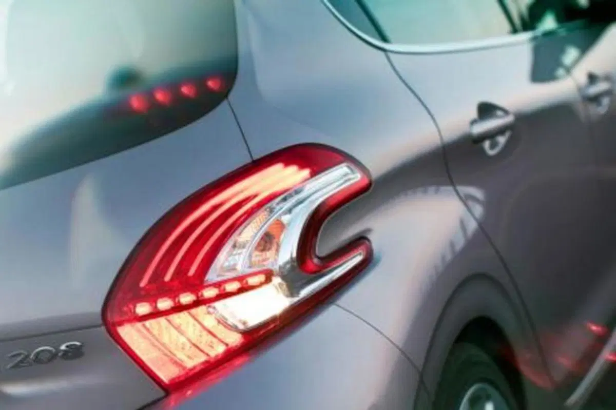Peugeot 208: listino prezzi (9)