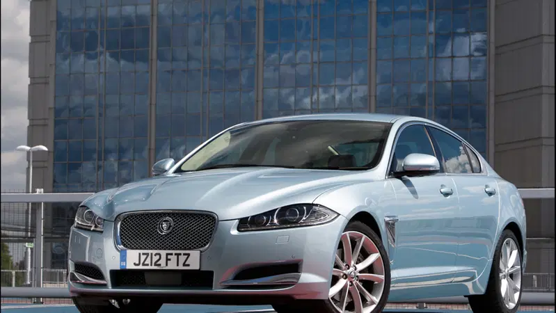 Jaguar XF 2.2D 163 CV per l'Inghilterra