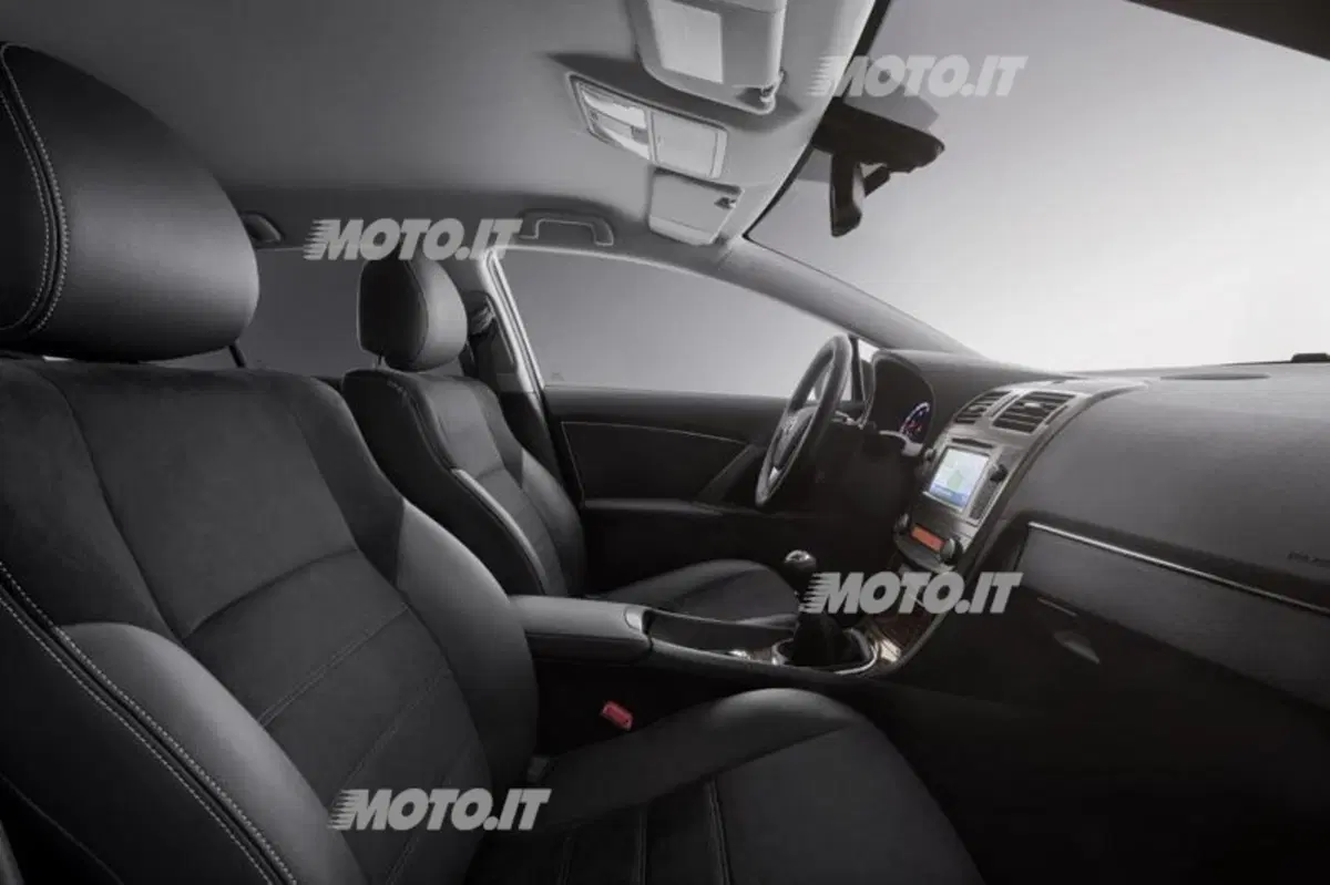 Toyota Avensis restyling 2012 (21)