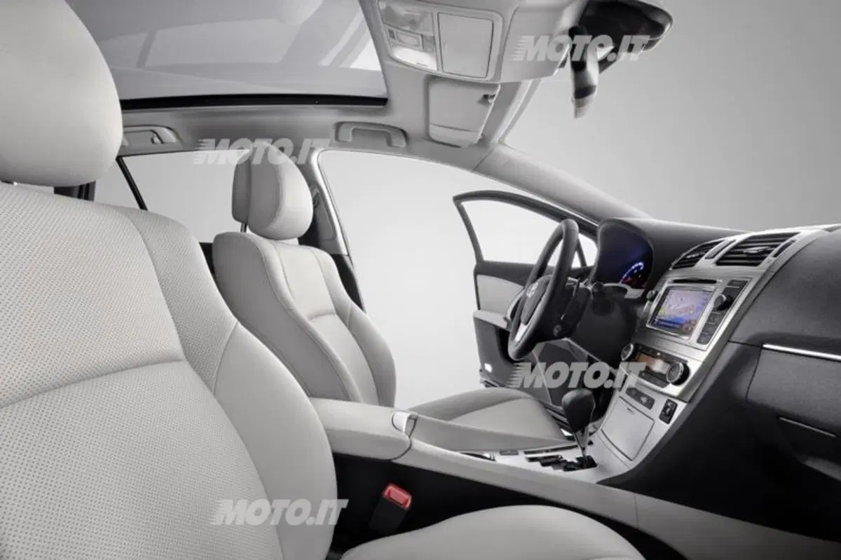 Toyota Avensis restyling 2012 (22)