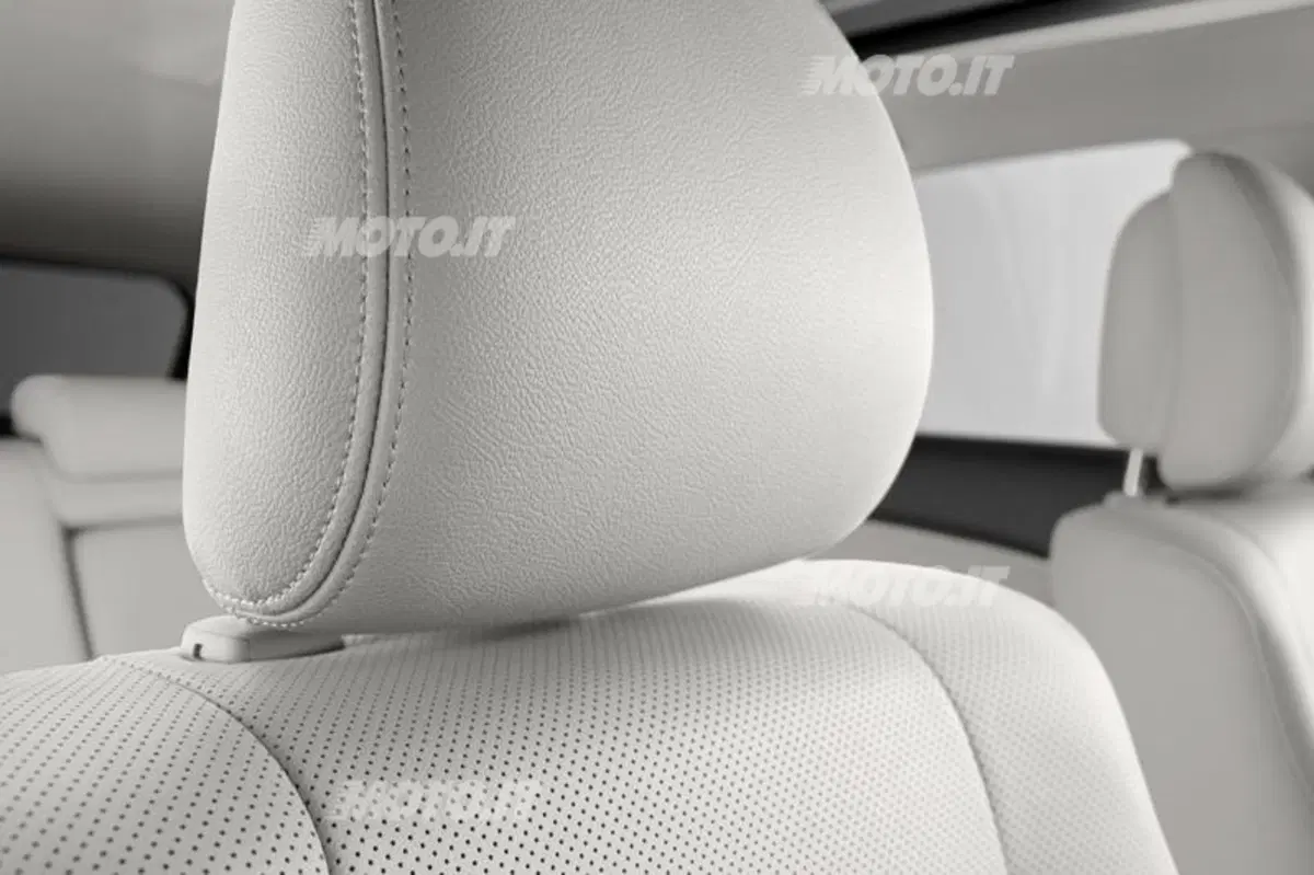 Toyota Avensis restyling 2012 (27)