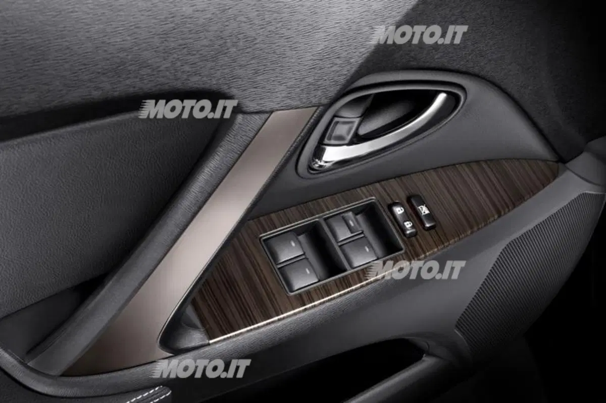 Toyota Avensis restyling 2012 (31)