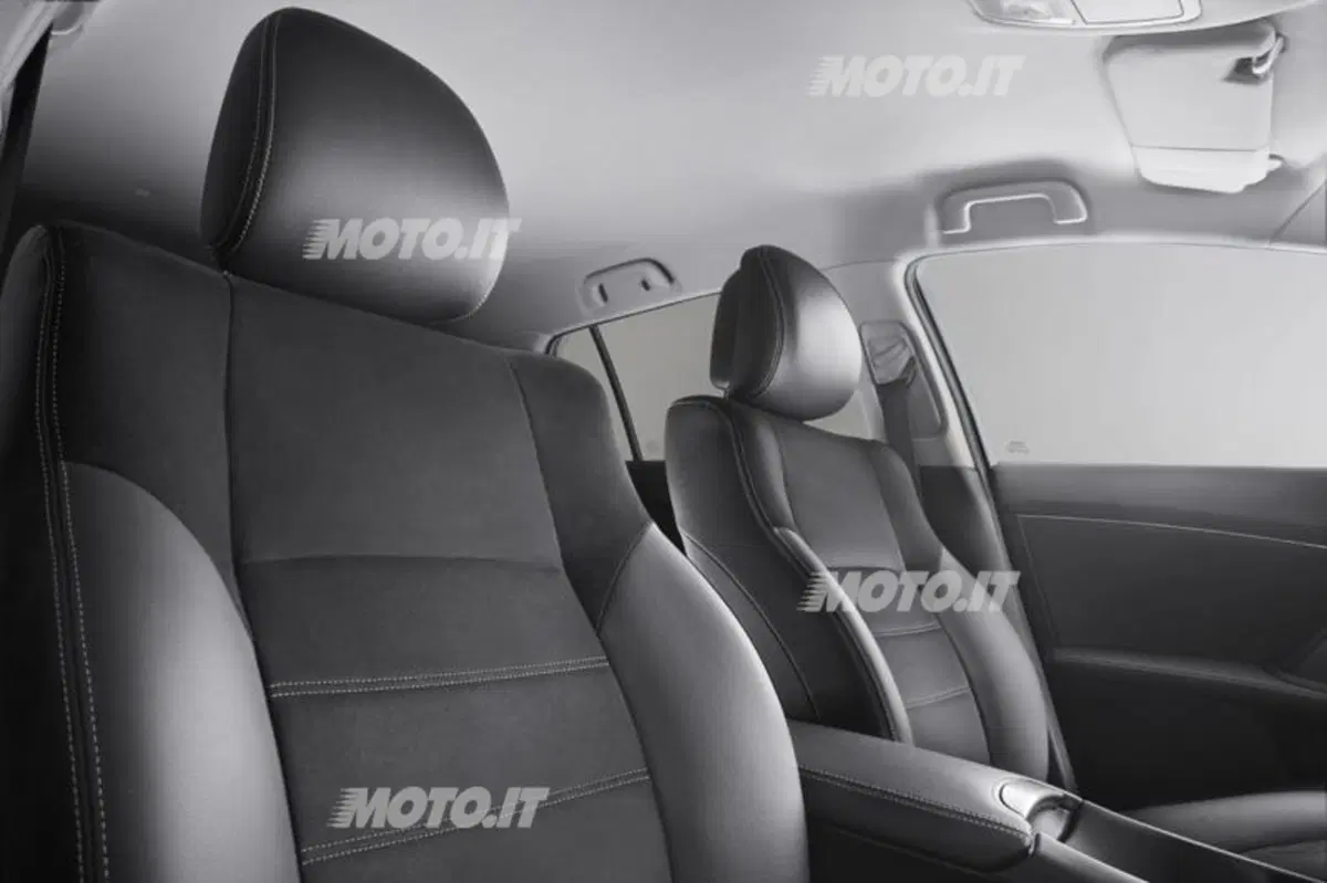 Toyota Avensis restyling 2012 (32)