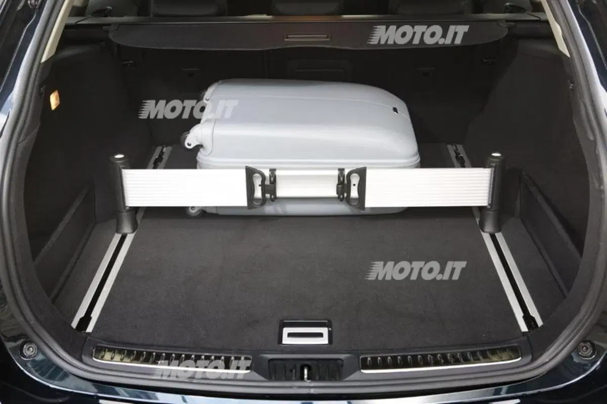 Toyota Avensis restyling 2012 (33)