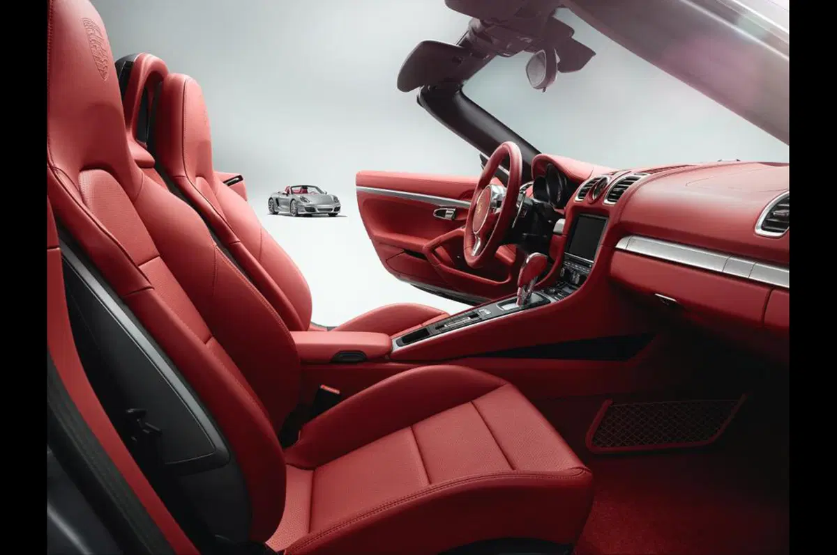 Porsche Boxster: gli interni del nuovo modello (4)