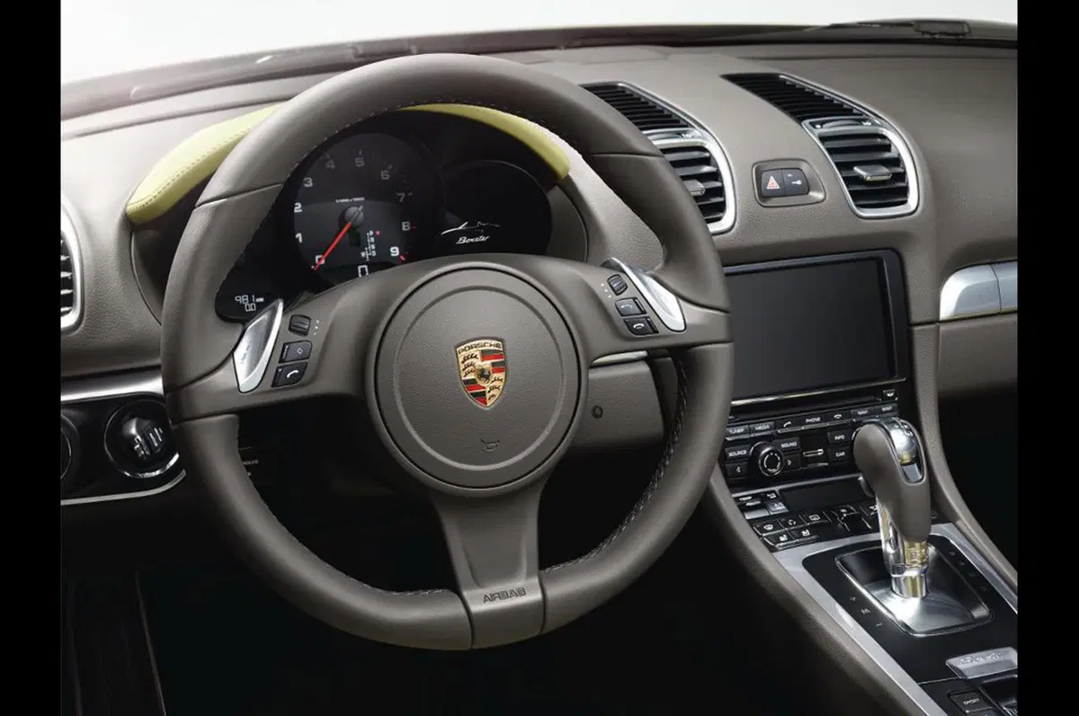 Porsche Boxster: gli interni del nuovo modello (5)