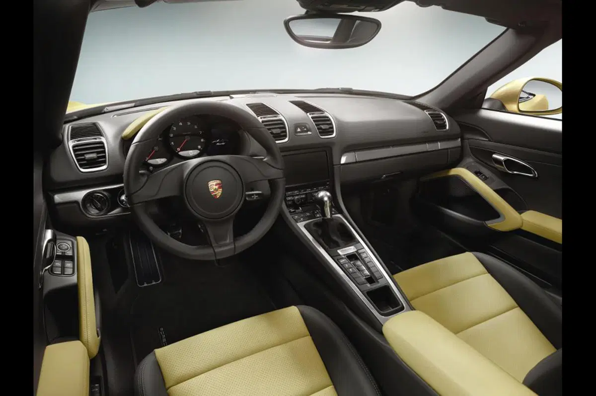 Porsche Boxster: gli interni del nuovo modello (6)