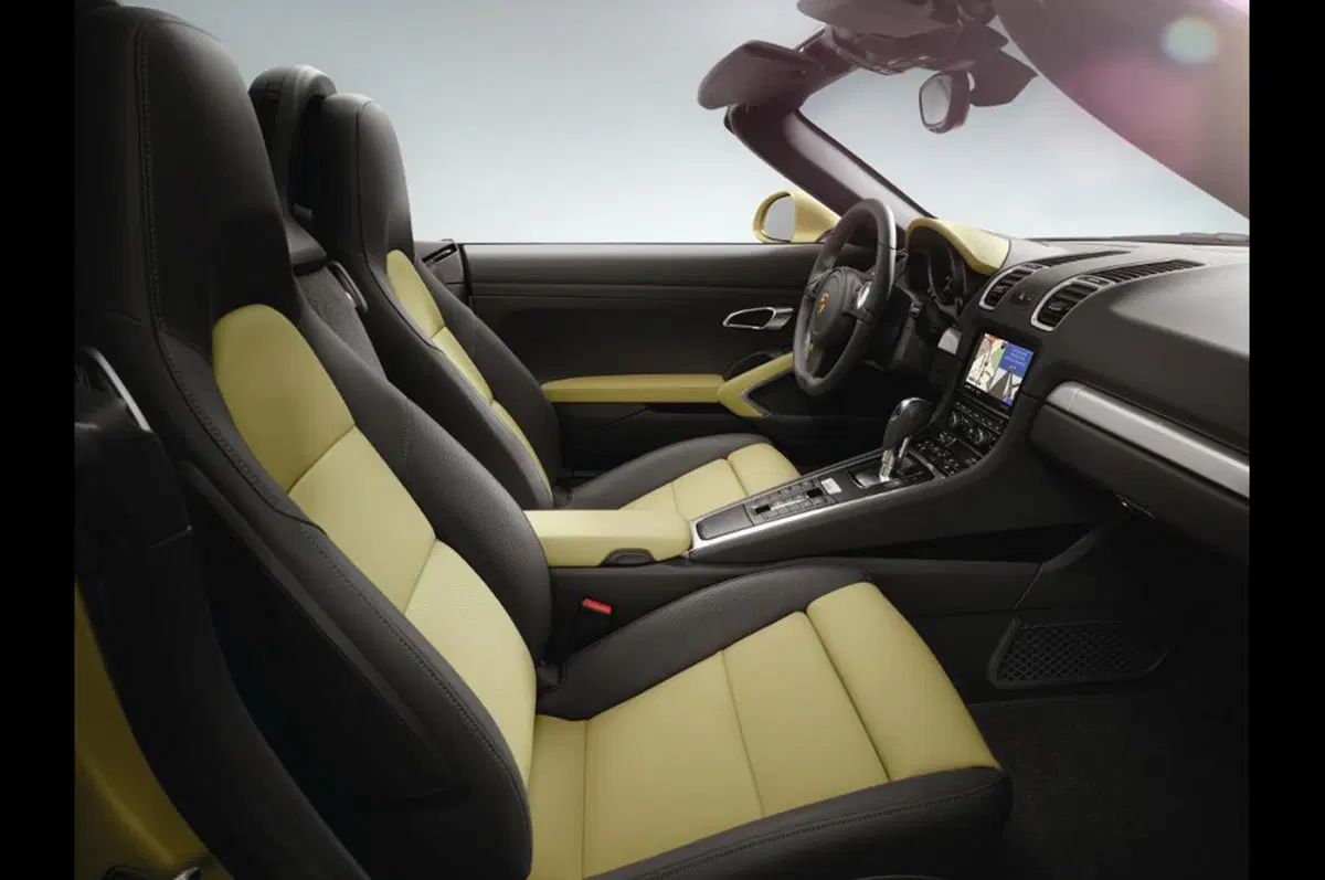 Porsche Boxster: gli interni del nuovo modello (8)