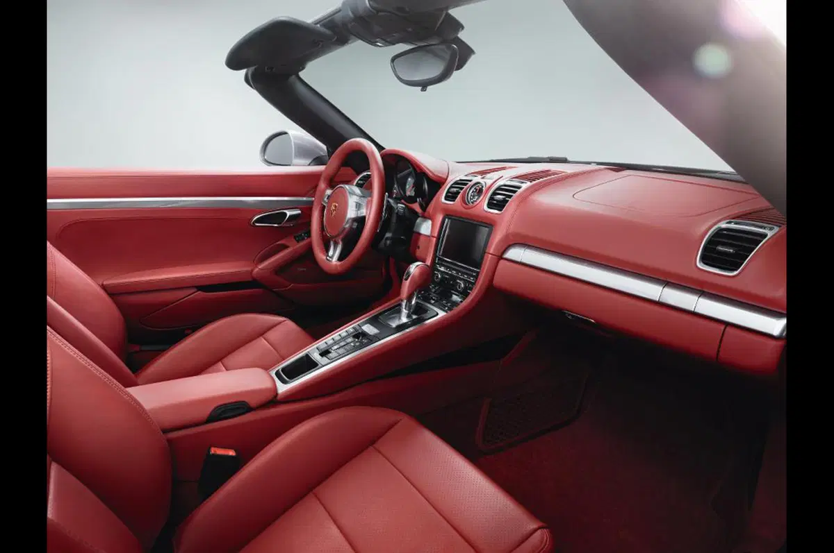 Porsche Boxster: gli interni del nuovo modello (11)