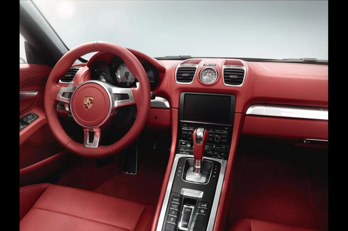 Porsche Boxster: gli interni del nuovo modello (12)