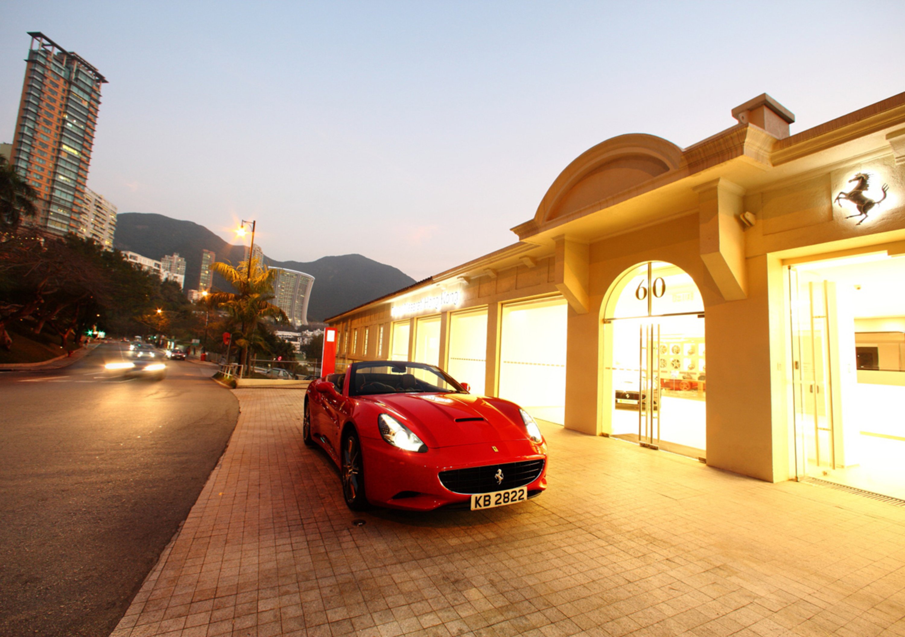 Ferrari: aperto un nuovo showroom a Hong Kong