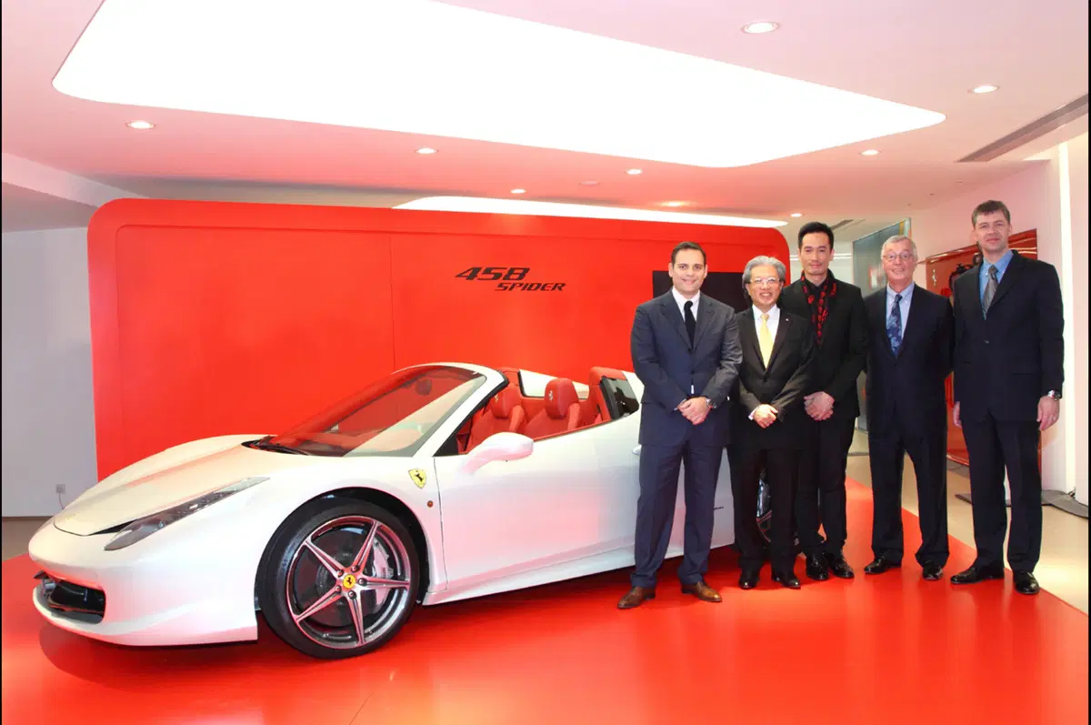 Ferrari: aperto un nuovo showroom a Hong Kong (2)