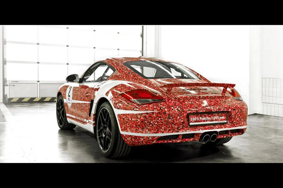 Porsche: una Cayman S per i 2 milioni di fans su Facebook (2)
