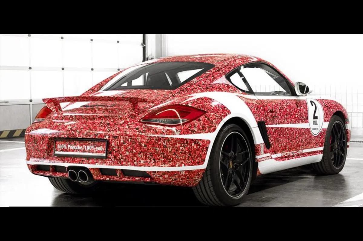 Porsche: una Cayman S per i 2 milioni di fans su Facebook (6)
