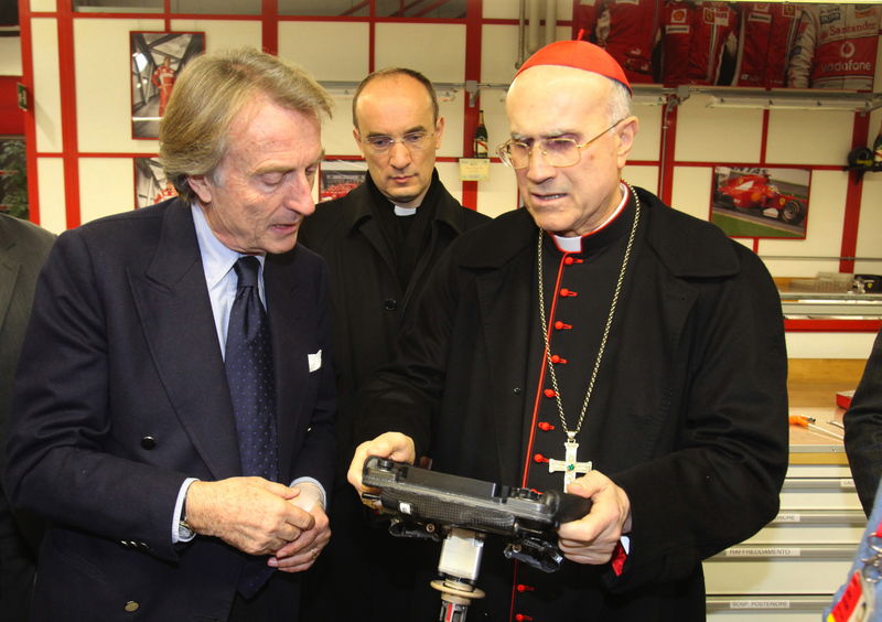 Il Cardinale Bertone ha visitato la Ferrari