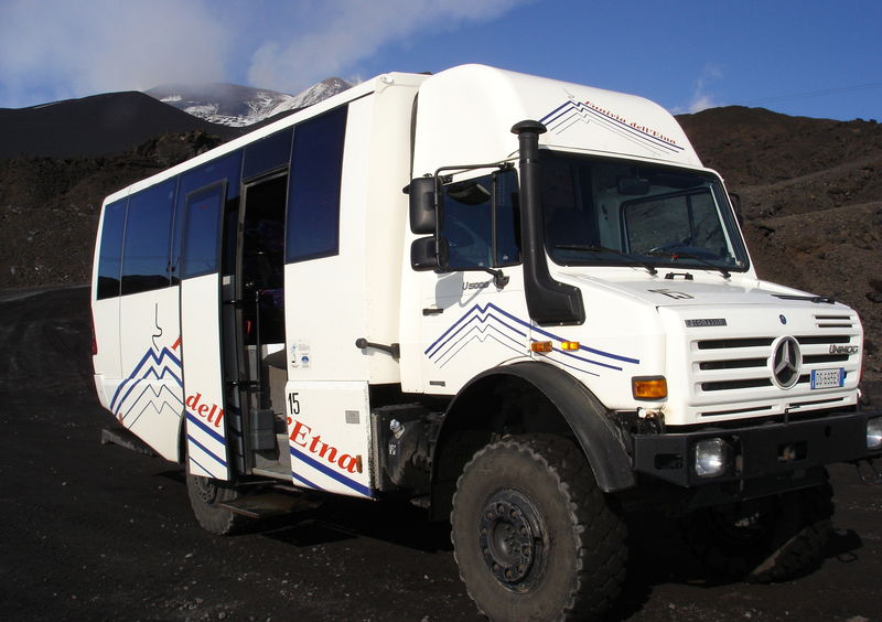 Mercedes-Benz Unimog 5000 per il turismo sull&#039;Etna