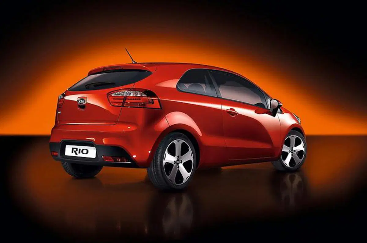 Kia Rio 3 porte (7)