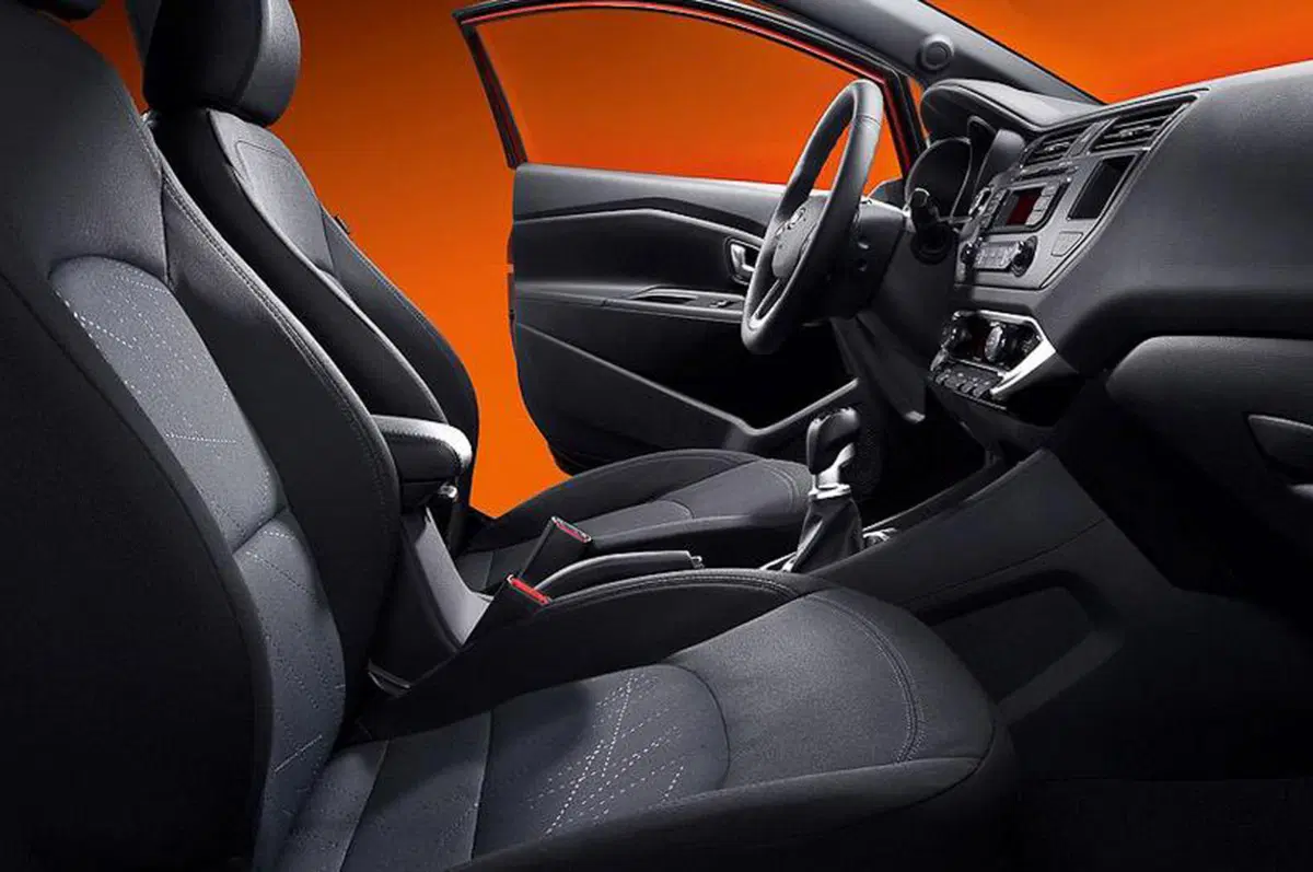 Kia Rio 3 porte (11)