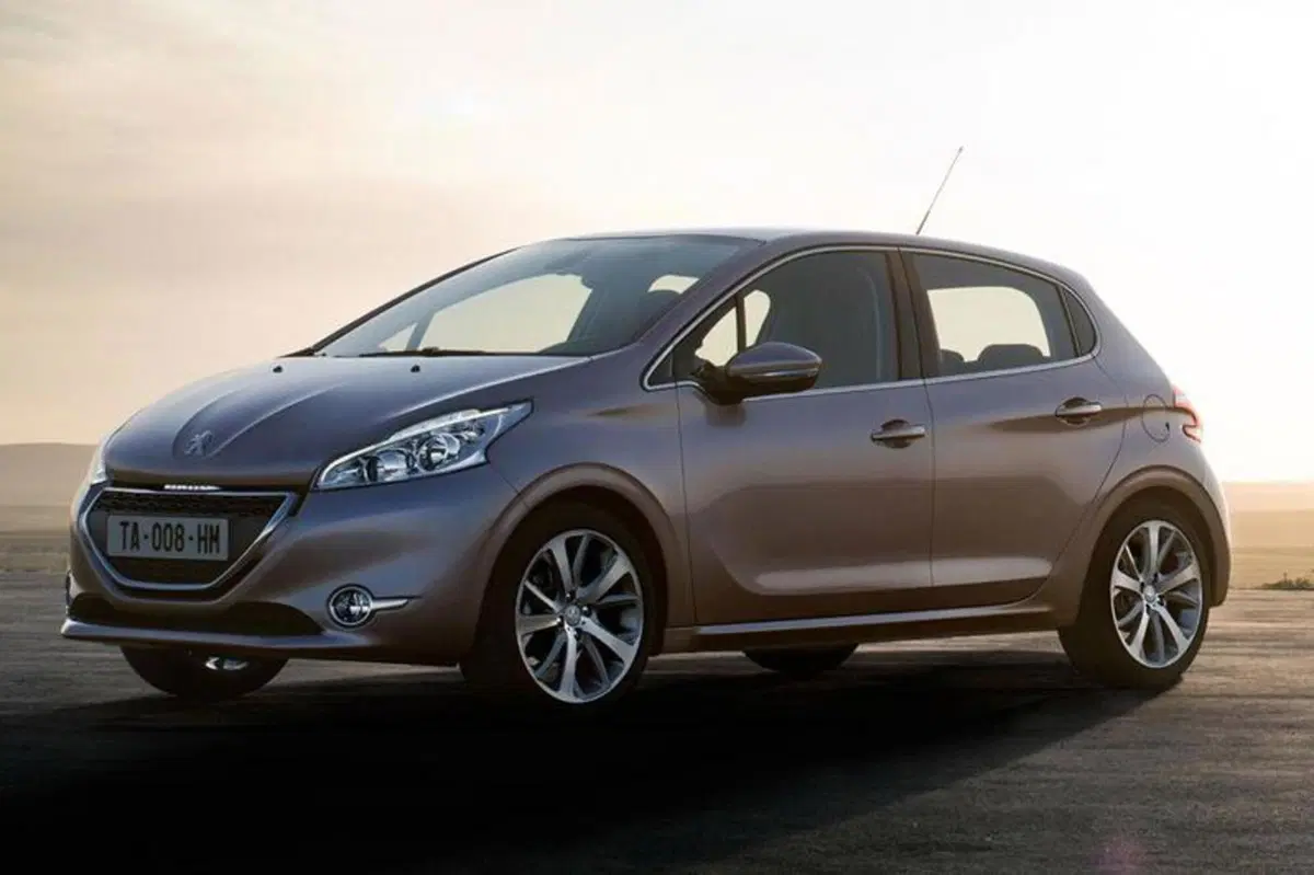 Peugeot: avviata a Poissy la produzione della 208 (2)