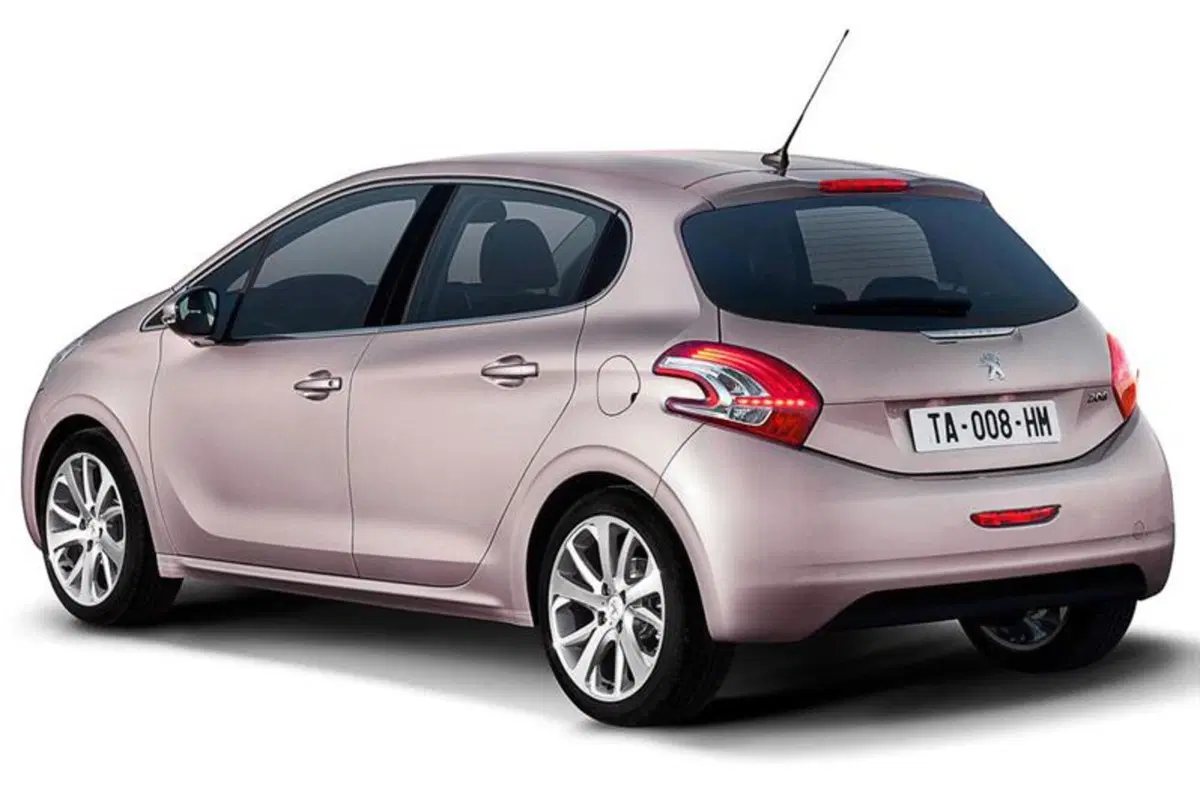 Peugeot: avviata a Poissy la produzione della 208 (4)